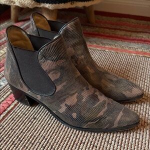 Modern Vice Camouflage Patterned Ankle Boots